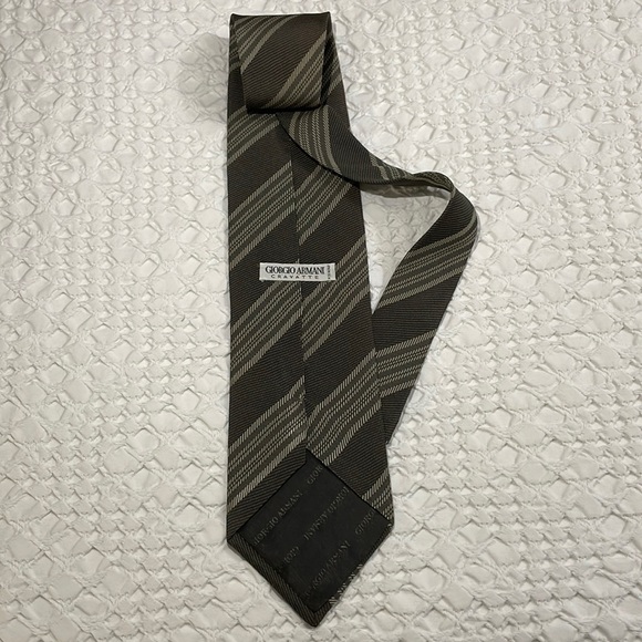 Giorgio Armani 100% Silk ‘Made in Italy’ Tie - Picture 2 of 7